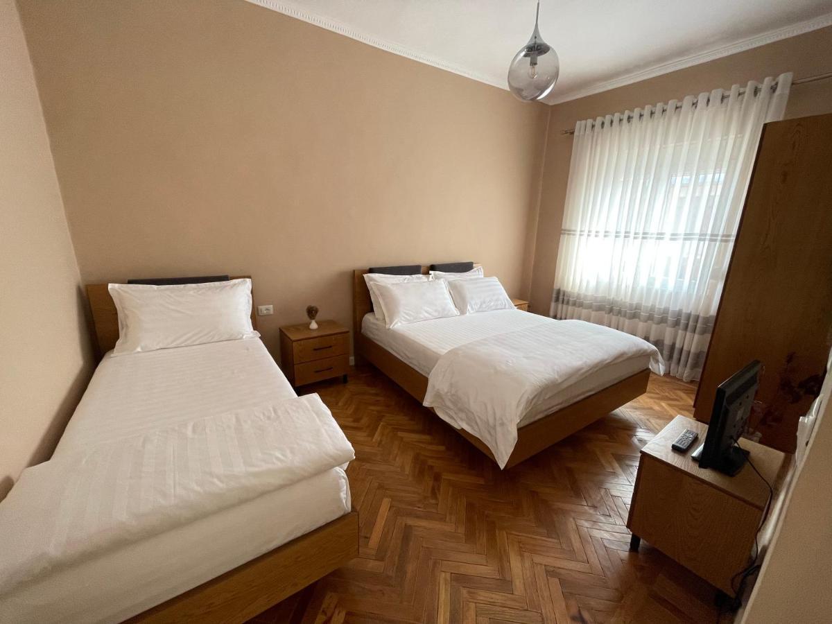 Joni & Joy Center Apartment Berat Exterior photo