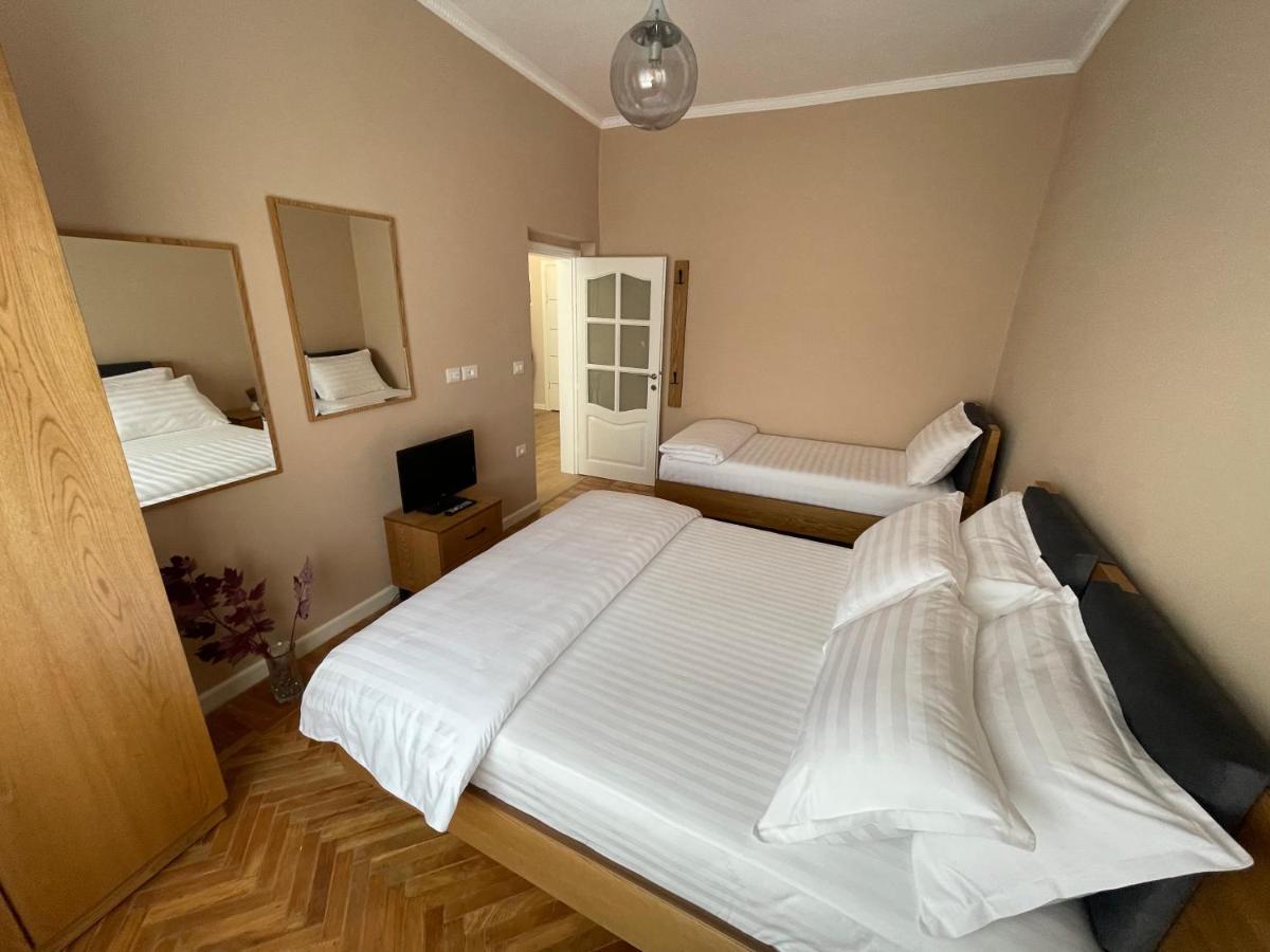 Joni & Joy Center Apartment Berat Exterior photo