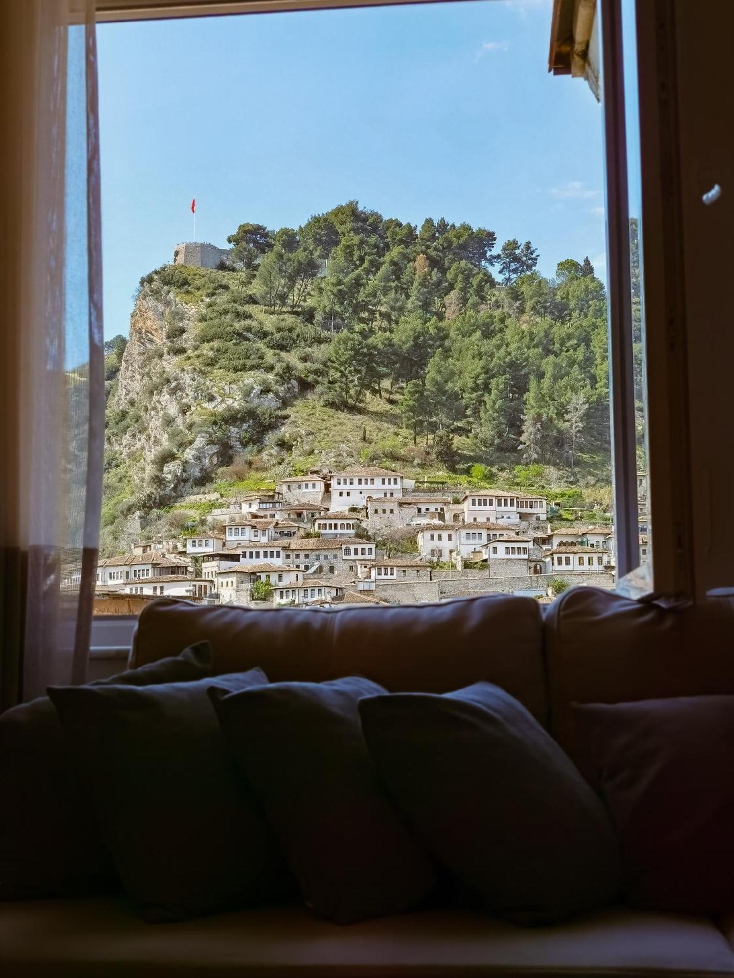 Joni & Joy Center Apartment Berat Exterior photo